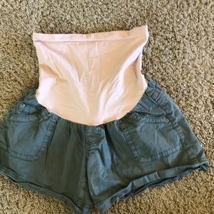 Motherhood Maternity full-panel shorts